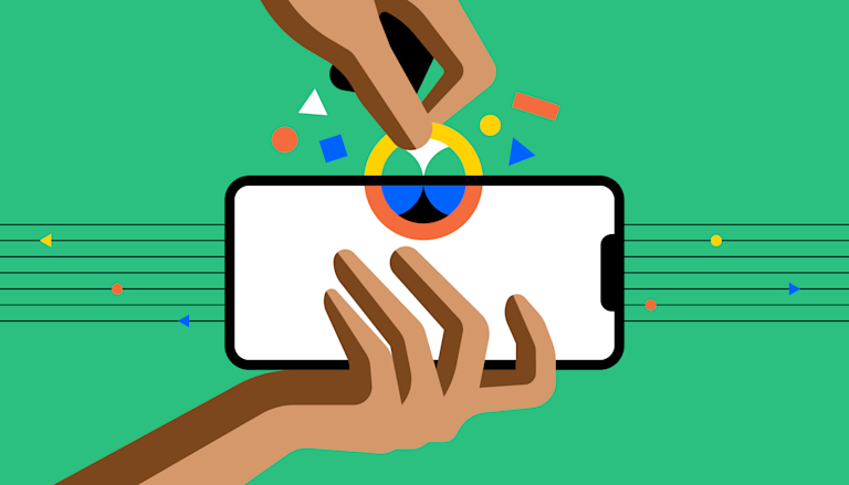 一只手将硬币放入加密货币钱包